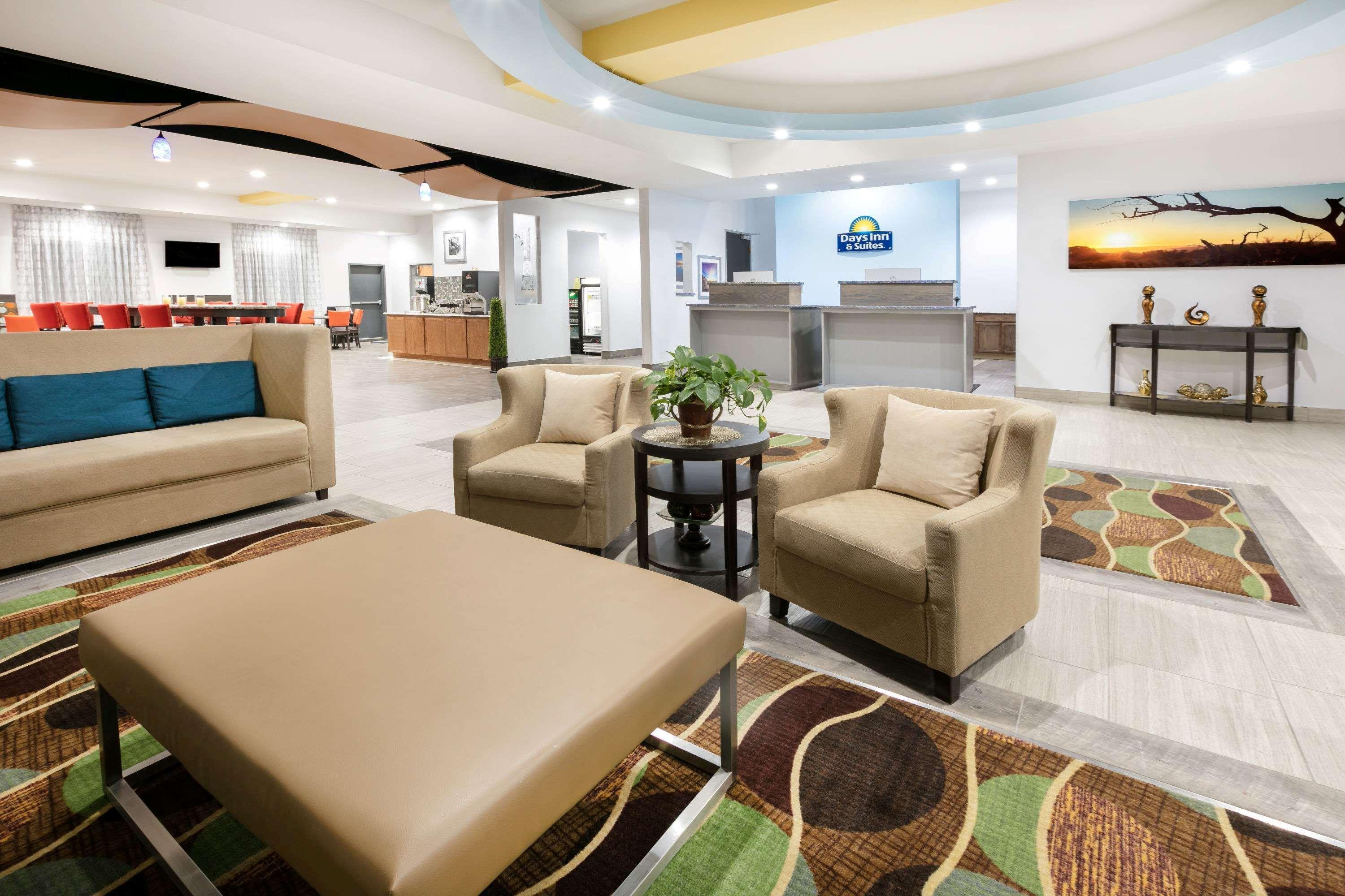 Days Inn & Suites By Wyndham Lubbock Medical Center Exterior foto